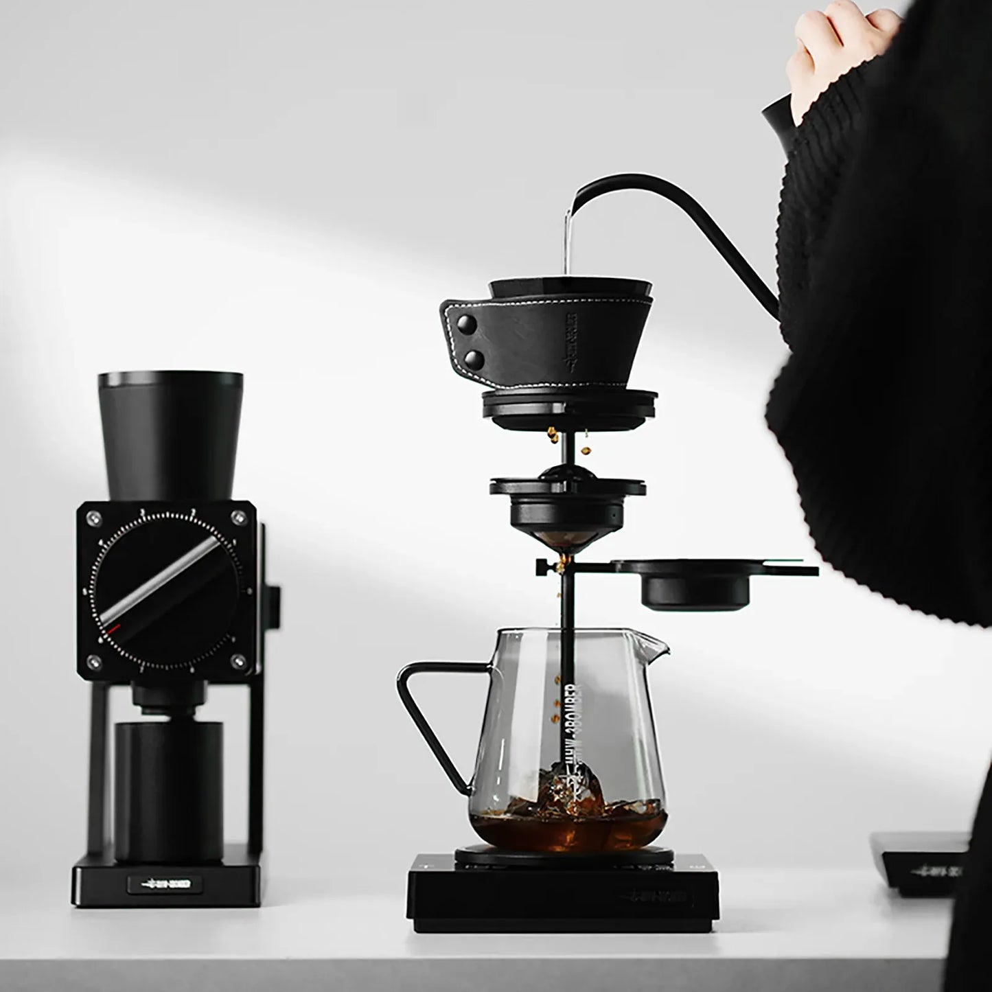 MHW-3BOMBER Pour Over Chilling Ball Stand Black