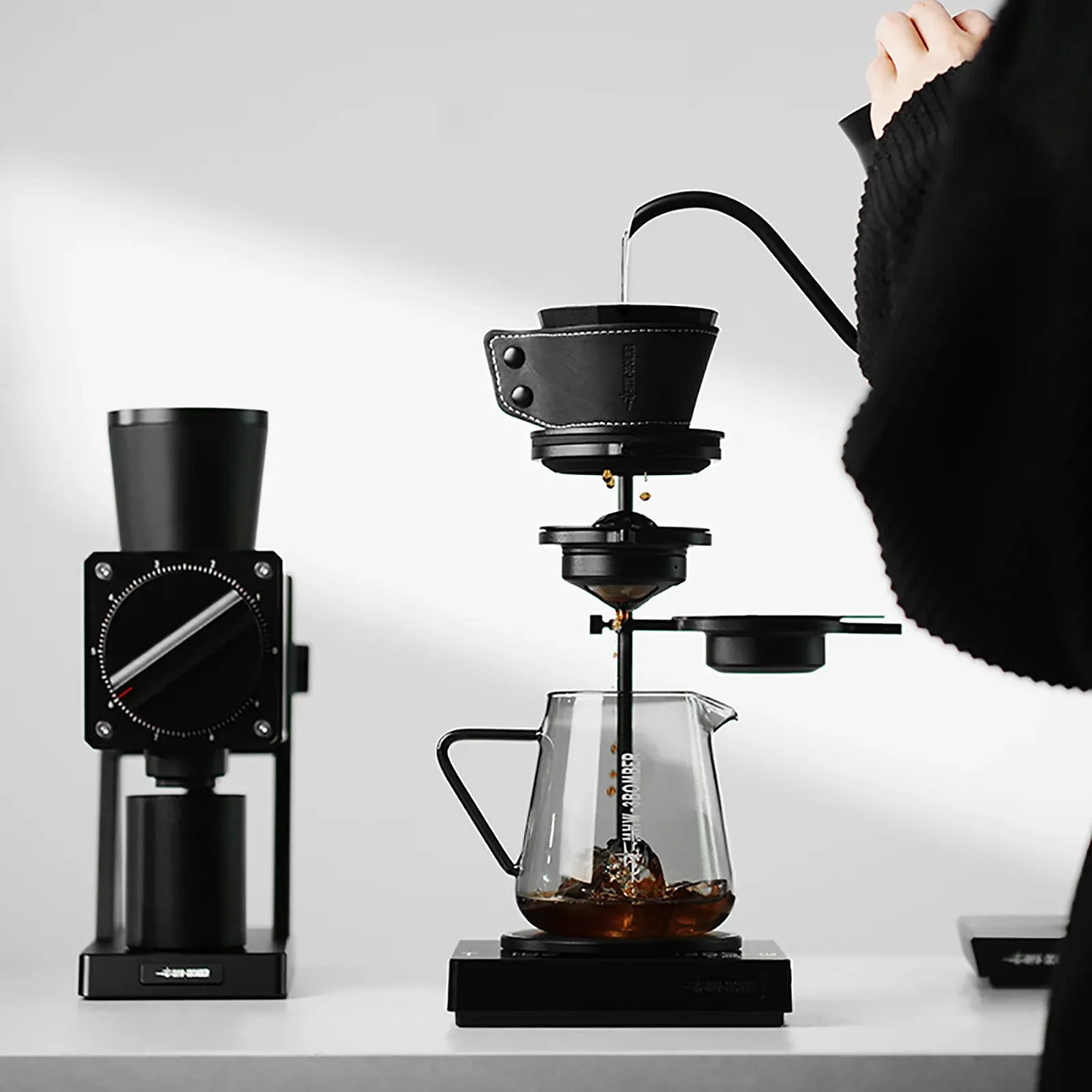 MHW-3BOMBER Pour Over Chilling Ball Stand Black